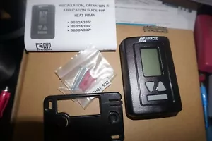 Coleman-Mach 9630A3361 Wall Mount Digital Thermostat - 12 VDC, Single Stage, Bla - Bild 1 von 3
