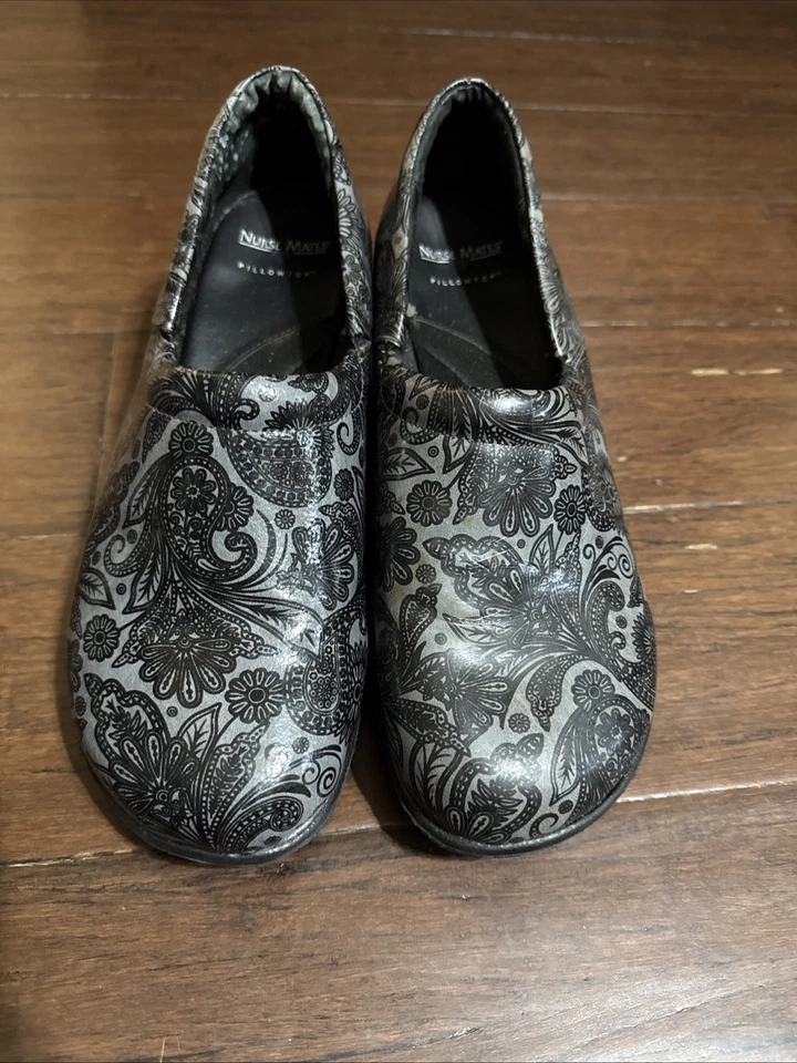 Zuecos de cachemira negros antideslizantes superiores de almohada para mujer Nurse Mates talla 11 M Foto 1 de 4