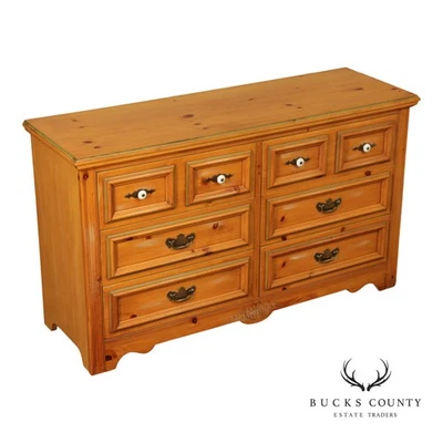 Cajonera doble Young-Hinkle Cape Cod Pine Foto 1 de 4