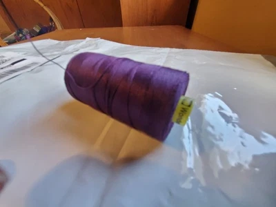 Hand quilting thread Egyptian cotton 12 weight 400 m Sp15 purple Wonderfil Purpl - Image 1 of 3