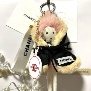 Portachiavi Charm Bambola Chanel Limitato 4cm Nastro 17cm Accessorio Giocattolo Autentico - Foto 1 di 6