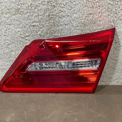 Luz trasera interior derecha Acura RLX 2014-2017 OEM KP29 lado del pasajero derecha Foto 1 de 4