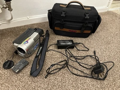 Samsung video Camcorder VP-L700 880x Digital Zoom Silver (Not Fully Tested) - Image 1 of 4