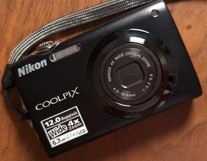 Nikon COOLPIX S3000 12.0MP 4x Optical Zoom Works in English Black Digital Camera - Picture 1 of 14