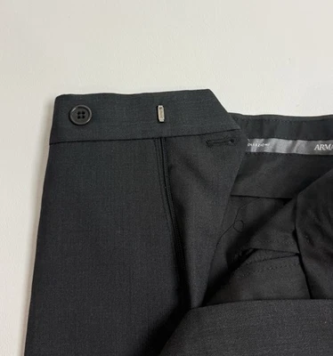 Pantalones de vestir Armani Collezioni gris liso frente plano talla 35 #261 Foto 1 de 4