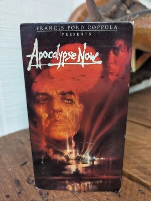 Apocalypse Now (1979) VHS Tape Rated R Marlon Brando Martin Sheen Dennis Hopper - Изображение 1 из 4