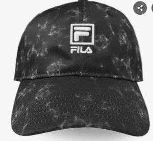 NUEVO CON ETIQUETAS Mujeres FILA Deporte Correa Ajustable Gorra Béisbol Baloncesto Tie Dye - Imagen 1 de 1