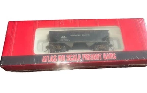 HO Scale Atlas 2 Bay Open Hopper Northern Pacific #70202 Sealed - Picture 1 of 3