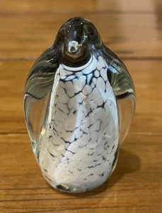 Pingüino de vidrio soplado Hokitika de Nueva Zelanda, 3,25" de alto - Imagen 1 de 6