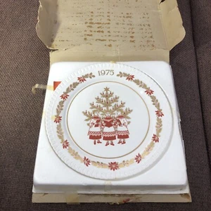 Vintage (1975) Spode: The Sixth Christmas Plate - Picture 1 of 6