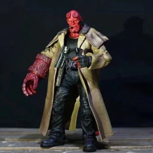 Hellboy The Golden Army Action Figure Mezco 18cm Trench Sigaro Idea Regalo - Imagen 1 de 24