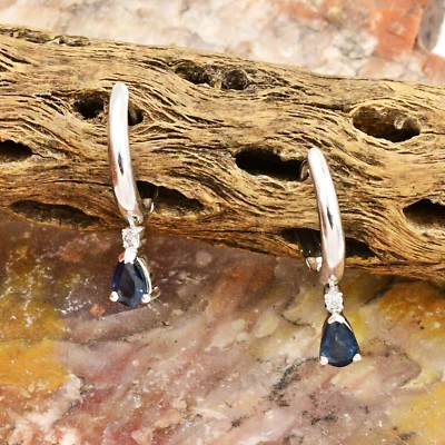 Pendientes colgantes de aros/aro de diamantes y zafiros de oro blanco de 14 k Foto 1 de 4