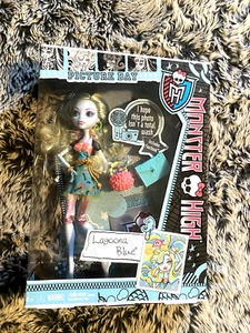 NEU IN BOX VERSIEGELT MONSTER HIGH PICTURE DAY LAGOONA BLUE PUPPE 2012 NICHT MEHR PRODUZIERT Y7698 - Bild 1 von 2