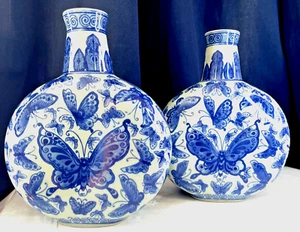 Pair Chinese Blue and White Stemmed Butterfly Vases Signed Porcelain Vintage - Picture 1 of 11