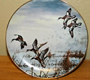 Limited Edition Danbury Plates Ducks Take Flight David Maass In To Feed - Picture 1 of 4