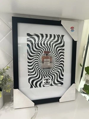 Fairchild Paris, CHANEL Nº5 Botella Daze 13,5x17,5 Foto 1 de 4