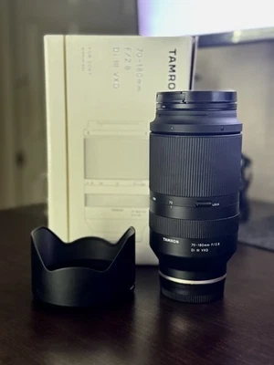 Lente Tamron 70-180 mm F/2,8 Di III VXD + Capucha para montura Sony E casi nueva  Foto 1 de 4