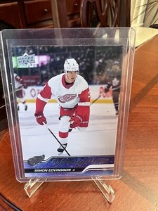 2023-24 Upper Deck Series 1 Simon Edvinsson Young Guns Detroit Red Wings