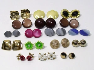 Lote surtido vintage de 17 pares de pendientes perforados - Imagen 1 de 10