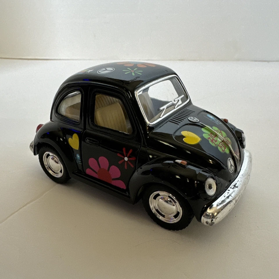 "Volkswagen Beetle clásico 1967 Kinsfun 4"" negro con flores y corazones" Foto 1 de 4