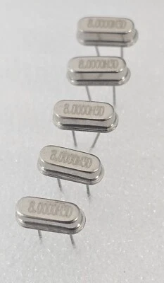 8M000 Crystal HC49-S 8.000 MHz 20pF 30 ppm Epson ESA8.00000F20D33 - 5 Pcs - Image 1 of 3