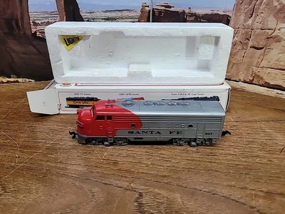 Bachmann HO Santa Fe 307 EMD F9 Diesel Engine - Image 1 of 4