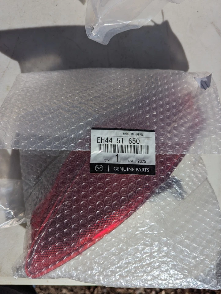 Nueva lámpara OEM EH4451650 genuina Mazda LAMP(R),RR FOG (GDB) Foto 1 de 1