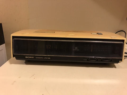 Vintage Sony Digimatic Litetime TFM-C660W FM AM Radio Works / Clock Needs Repair Cover