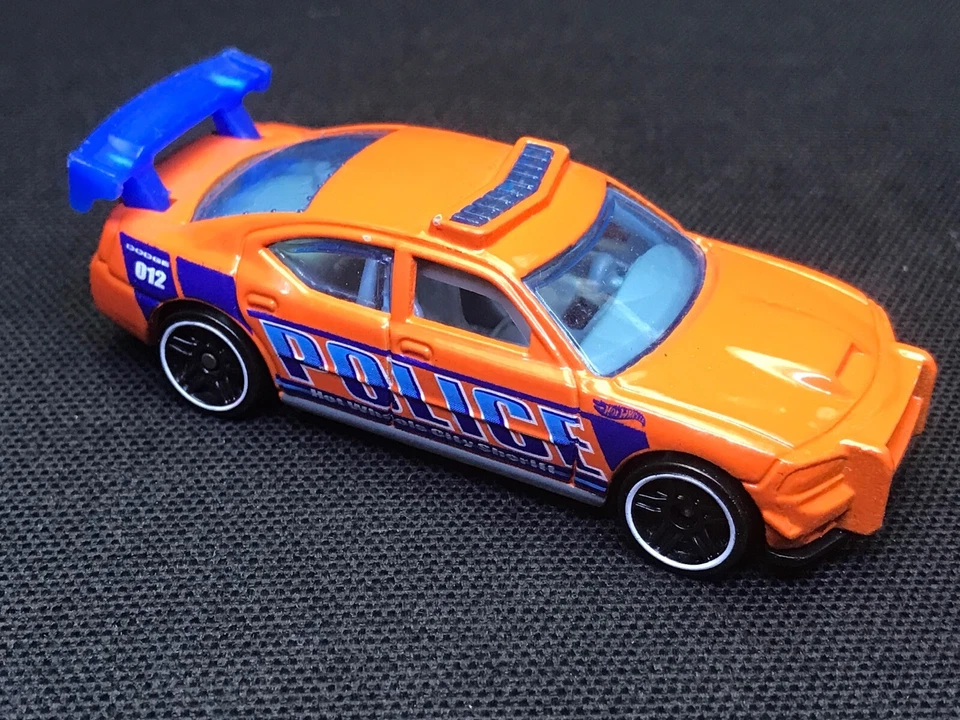 Dodge Charger Drift Police escala coleccionable Hot Wheels 1:64 Foto 1 de 4
