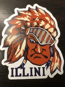 Adesivo in vinile Chief Illiniwek Fighting Illini Angry Chief 2,5" × 3" +/- - Foto 1 di 3