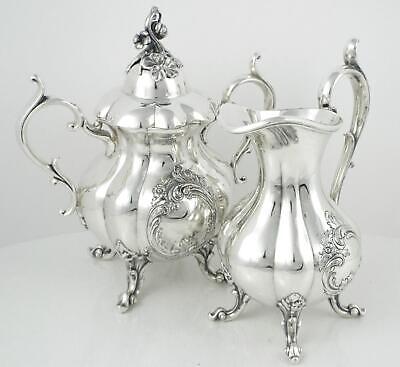 Vintage Repousse Silver Plate Winthrop Shield Creamer And Covered Sugar • 89$