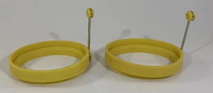 Silicone Fried Egg /Pancake Round Molds with Handles Yellow - Picture 1 of 6