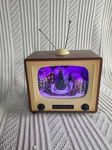 Retro Television Christmas Decor Musical LED Lighted 1950s 1960s TV - Picture 1 of 6