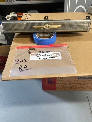 🔥 80-89 Cadillac Fleetwood Deville RH Parking Light CLEAR -  59317742 OEM - Image 1 of 4