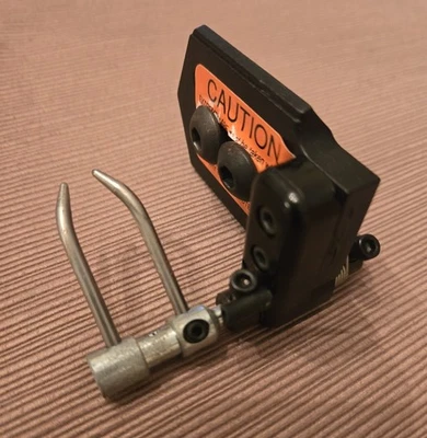 PSE Archery Arrow Rest Shoot Through Prong Right Hand Vintage - Image 1 of 3