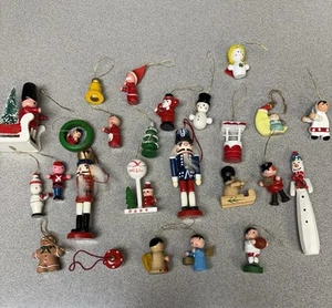 Posten 23 Vintage Christbaumschmuck aus Holz bemalt handbemalt & 2 nicht aus Holz - Bild 1 von 4