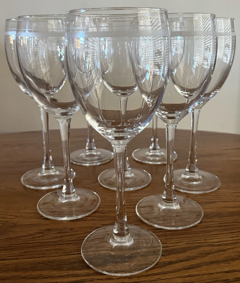 Винный бокал Mikasa Parchment Stripe Crystal Goblet 7 7/8 дюйма с тройной травленой лентой - Изображение 1 из 4