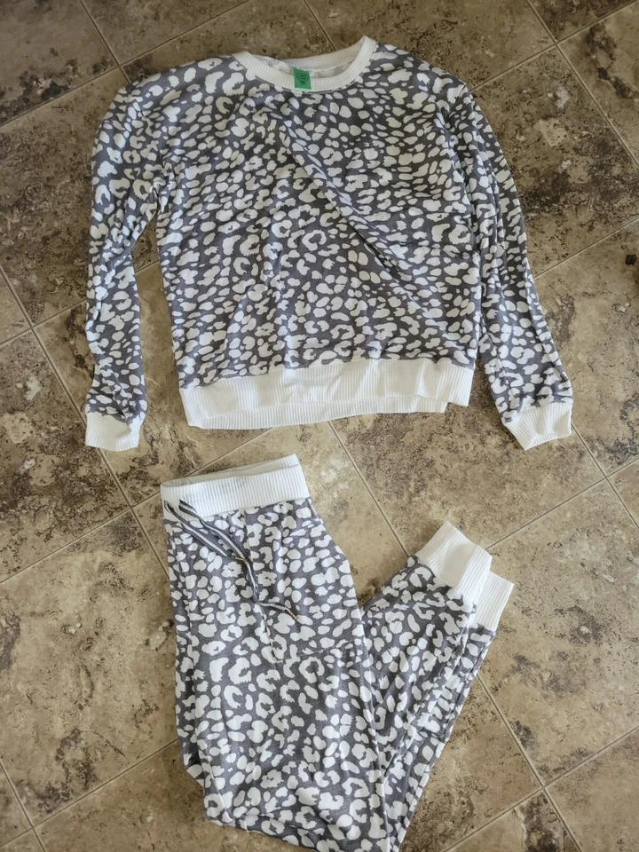 Pijama cómodo para mujer Honeydew gris crema estampado animal 2 piezas X-pequeño XS Foto 1 de 1