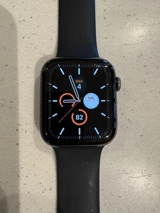 Apple Watch Series 5 44mm (GPS + Cellular) Aluminum Case - Very Good - Zdjęcie 1 z 3