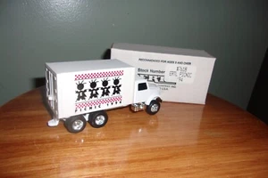 Vintage ERTL 1/64 International Navistar straight truck Ertl Company Picnic 1994 - Picture 1 of 4