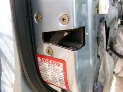 30850811 78209 Cerradura puerta trasera derecha para VOLVO S40 1.9 D 1996-2003 2002 Foto 1 de 4