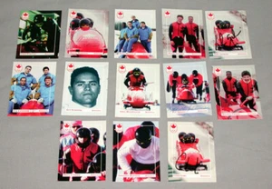 Lote de 13 tarjetas firmadas Bobsleigh 1992 Equipo Olímpico Canadiense Juegos Olímpicos de Invierno - Imagen 1 de 2