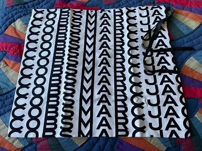 Bolso Marc Jacobs Monograma Protección Antipolvo para Carteras Negro/Blanco Diferentes Tamaños NUEVO Foto 1 de 2