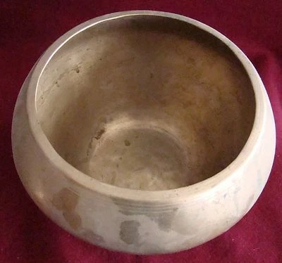  Alte klangschale( Singing Bowl Old Buddha's Begging bowl shape) - Bild 1 von 4