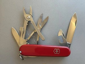 Victorinox Deluxe Climber custom. Red scales - Picture 1 of 7