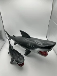 Weißer Hai mit leuchtenden Augen Figur 21" mit 2. Hai mit Chomping Action! - Bild 1 von 15