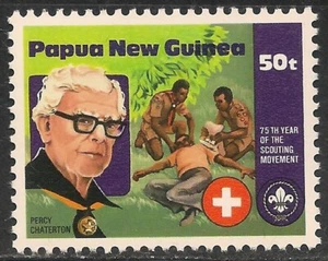 Papúa Nueva Guinea #557 en muy buen estado sin montar o nunca montada - 1982 50t Percy Chatterton, Boy Scouts Primeros Auxilios - Imagen 1 de 1
