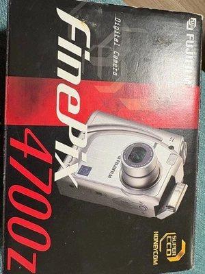 Fujifilm FinePix 4700Z Compact Digital Camera 3x Optical Zoom Sensor - Image 1 of 3