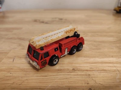 Matchbox Fire Engine 1988 Red MB18 Gold Fire Dept Shield Vintage Retro - Image 1 of 4