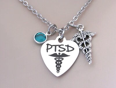 Colar de coração de alerta médico TEPT com berloque de caduceu e pedra de nascimento, médico TEPT - Imagem 1 de 4